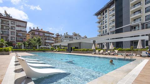 Alanya Central 2 Værelses Lejlighed med Sikkerhed og Pool til Salg