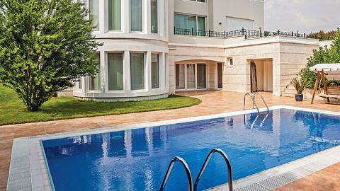 Til salg: Luksuriøs Beylikduzu villa med 6 til 8 soveværelser, pool og tæt på havet