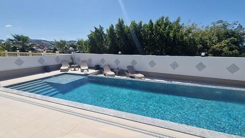 Fuldt møbleret villa med privat pool og elevator i Alanya