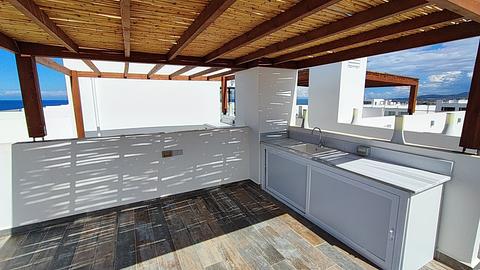 Studio Penthouse u Kyreniji, Bahçeli