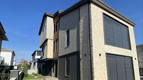 Splinterny villa beliggende i Dosemealti nord for Antalya
