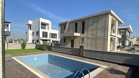 Splinterny villa beliggende i Dosemealti nord for Antalya