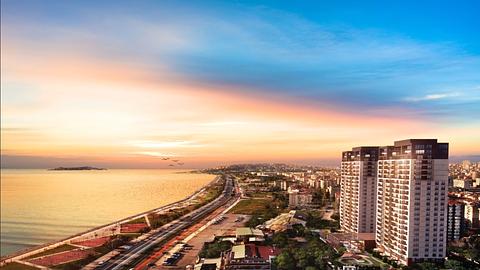 City Center Apartment in Kartal, Istanbul with 3-4 Bedrooms and Sea View