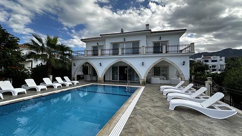 Villa med 3-5 soveværelser til salg i Esentepe, Kyrenia, Nordcypern